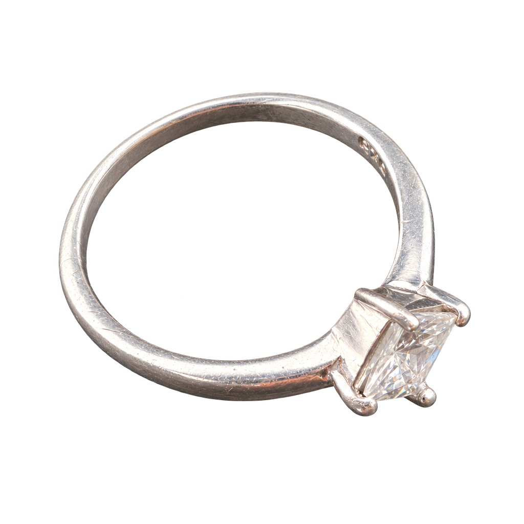 Sterling sølv 925 ring med klar firkantet sten — fritlagt