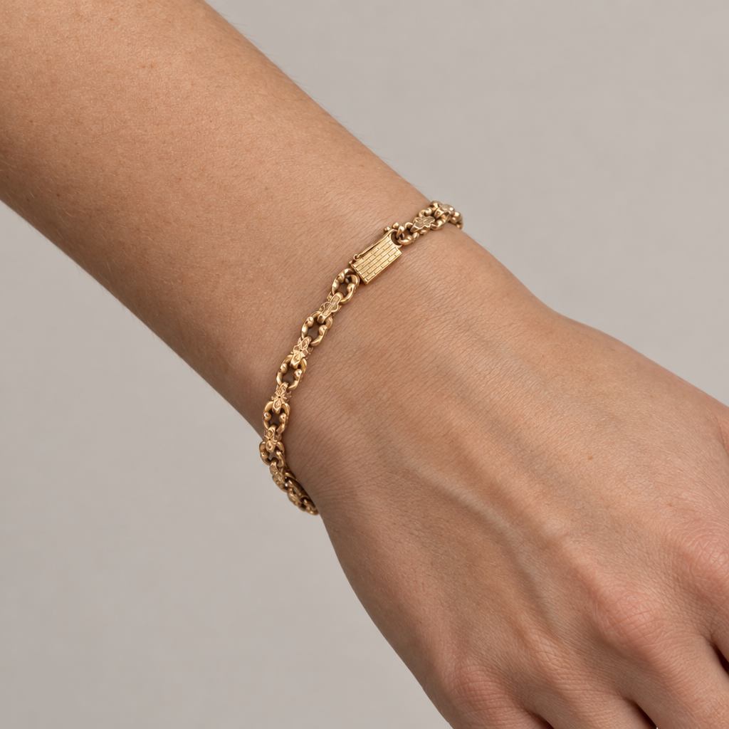 14 karat guldarmbånd med kasselås, 19 cm — båret